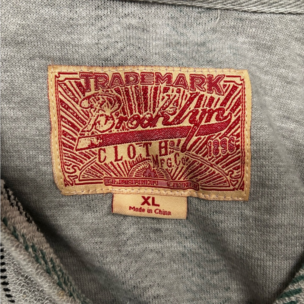 Pendleton Gray Top with Black Chevron Accents - image 4